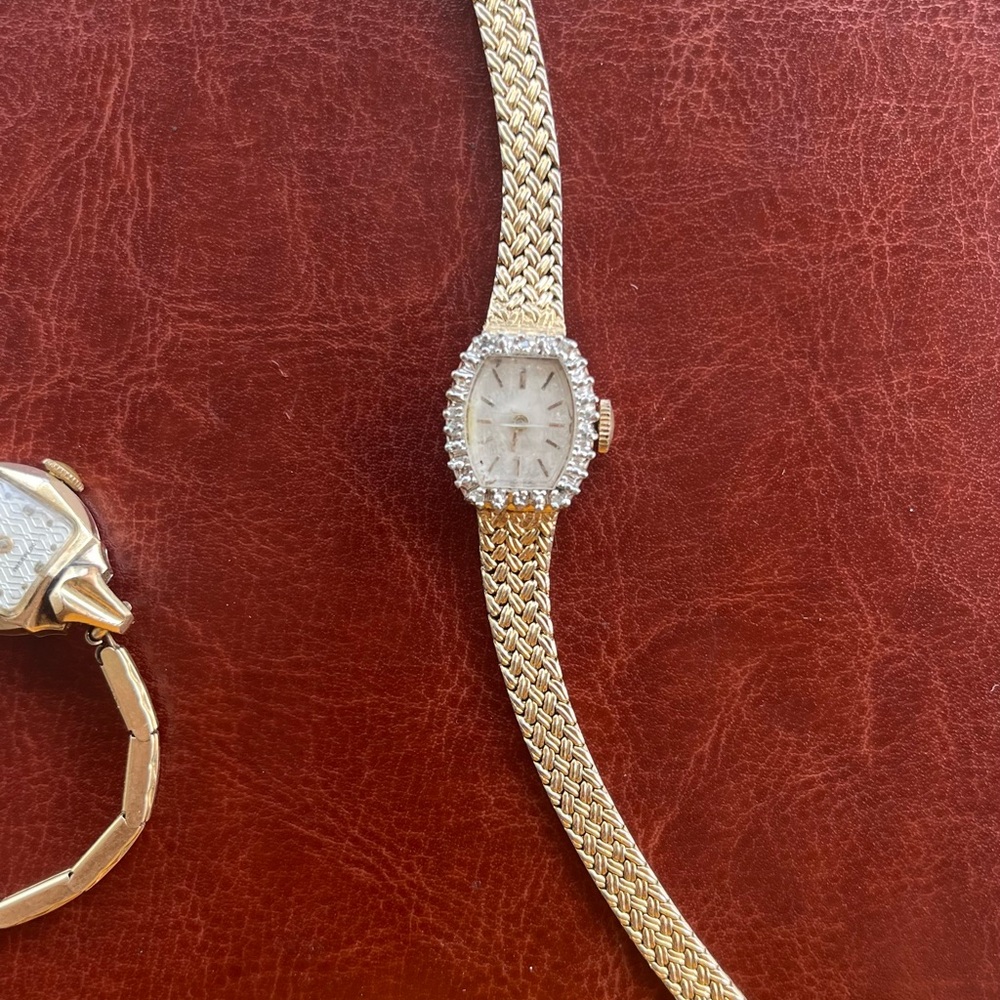 Luxurious Gold Women's Watch with Diamond Accents
